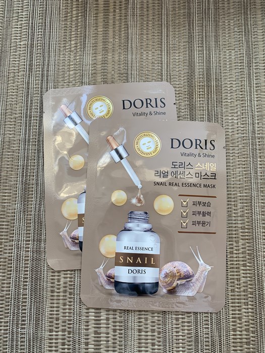 Тканевая маска с экстрактом улитки Jigott Doris Snail Real Essence Mask 9aa72538-b476-4186-ab6d-b1e155564b60 - фото 20045