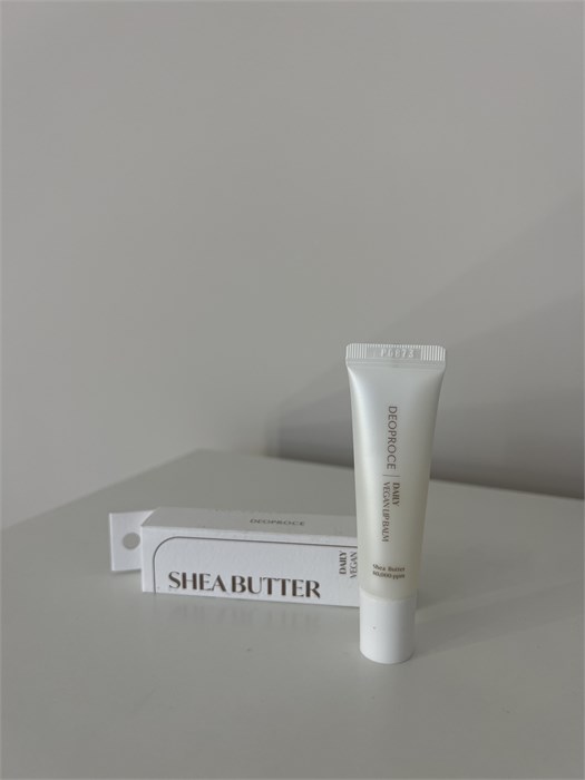 DEOPROCE ПИТАТЕЛЬНЫЙ БАЛЬЗАМ ДЛЯ ГУБ С МАСЛОМ ШИ SHEA BUTTER VEGAN LIP BALM 9361